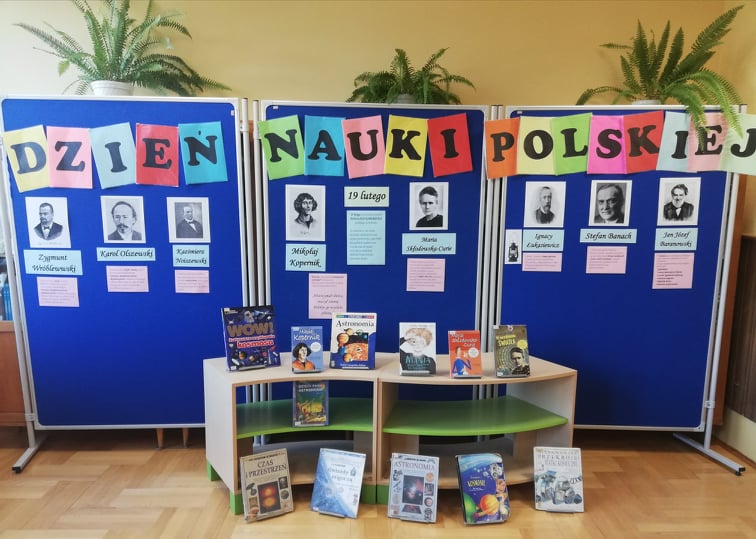 wystawa książek i gazetka o polskich naukowcach