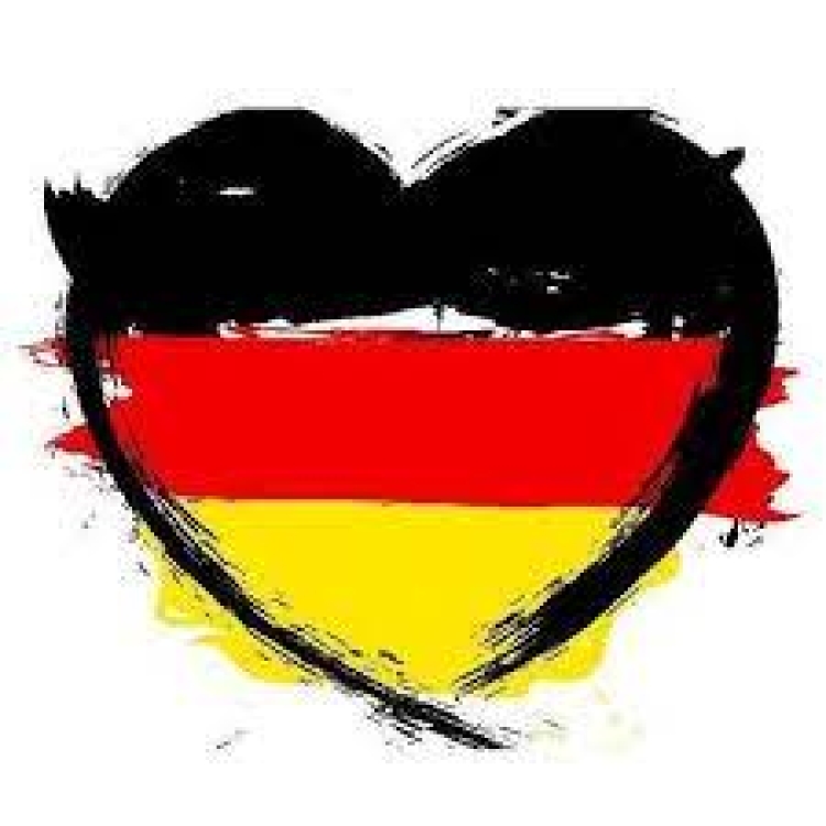 na zdjęciu widać serce z niemiecką flagą