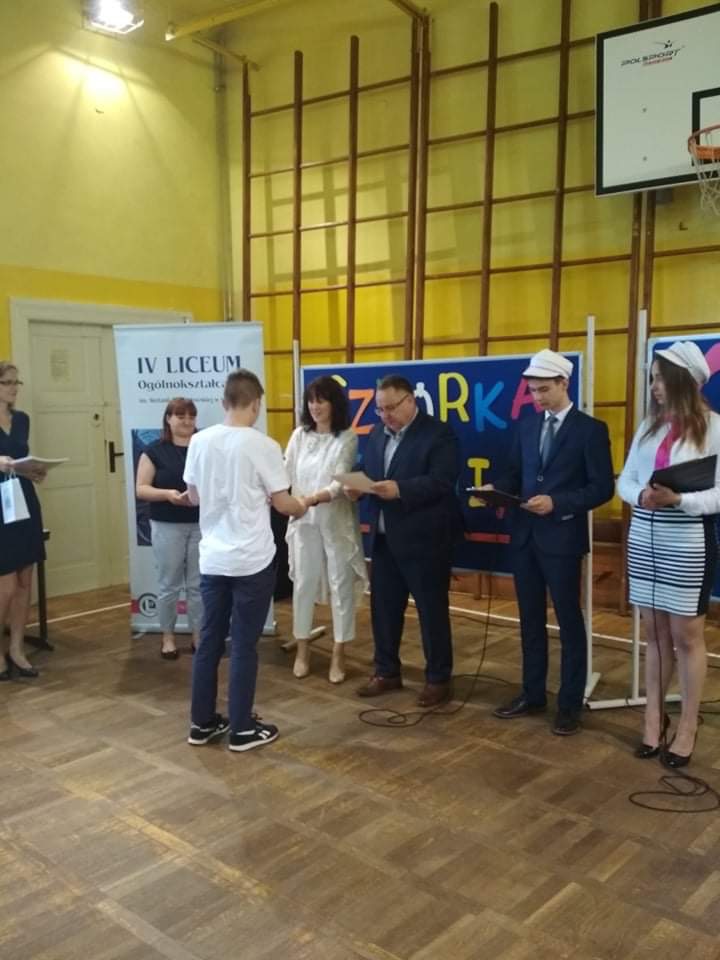 odbiór nagrody przez reprezentanta z naszej szkoły