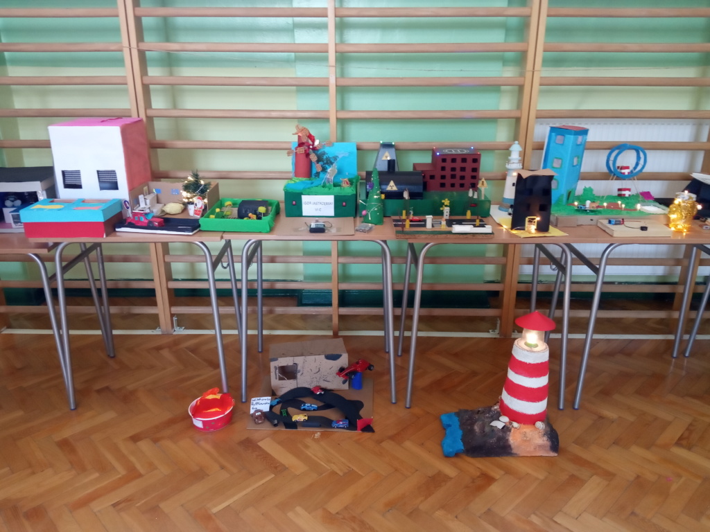 Prace makiet elektrycznych wykonanych przez uczniów klas szóstch.
