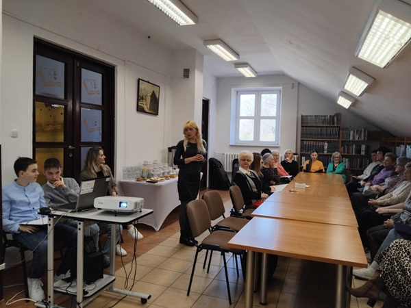 uczestnicy spotkania o poezji