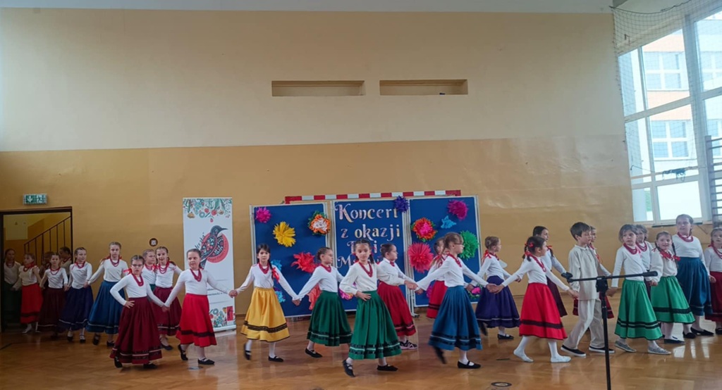 Zespół Kukułeczka wychodzi na scenę.