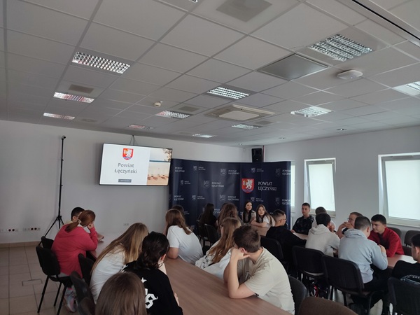 Uczniowie biorący udział w konferencji