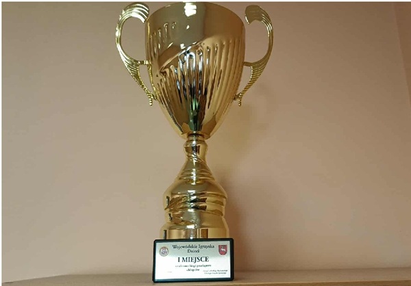 zdobyty w zawodach puchar