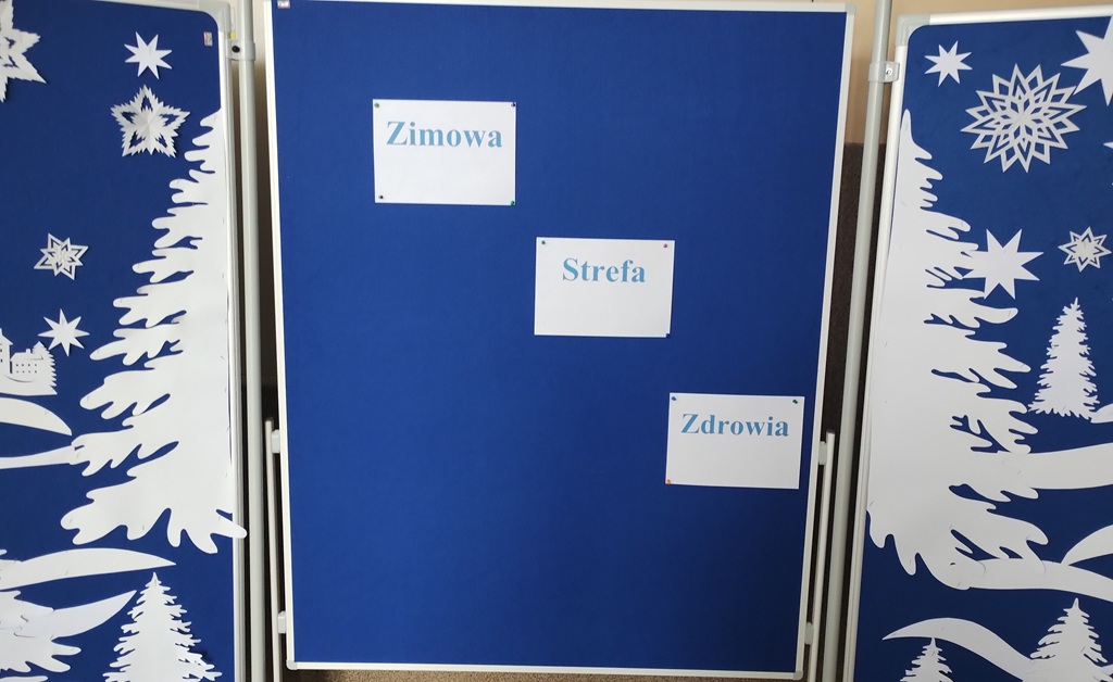 niebieska tablica z napisem zimowa strefa zdrowia