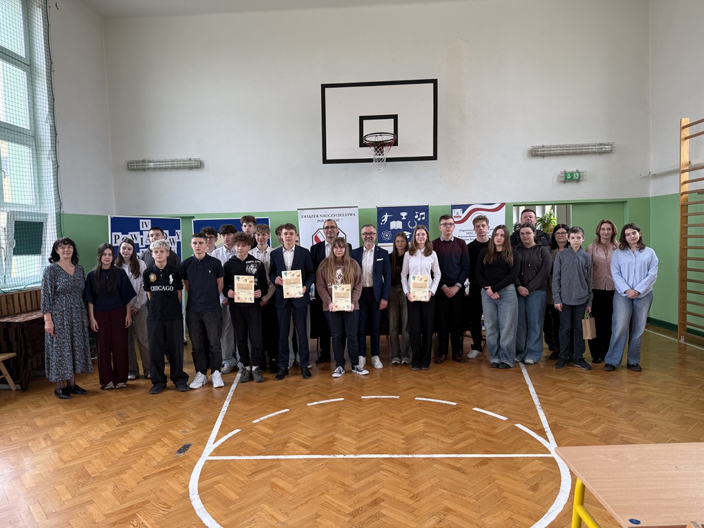 Zdjęcie grupowe - wszyscy uczestnicy konkursu