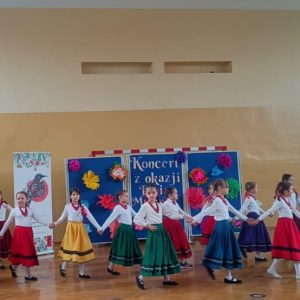 Zespół Kukułeczka wychodzi na scenę.