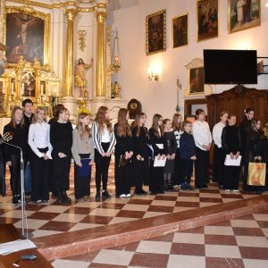 Podziękowanie aktorom przez Ks. Proboszcza