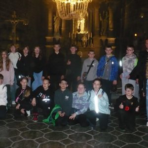 uczniowie zwiedzają kopalnię soli w Wieliczce